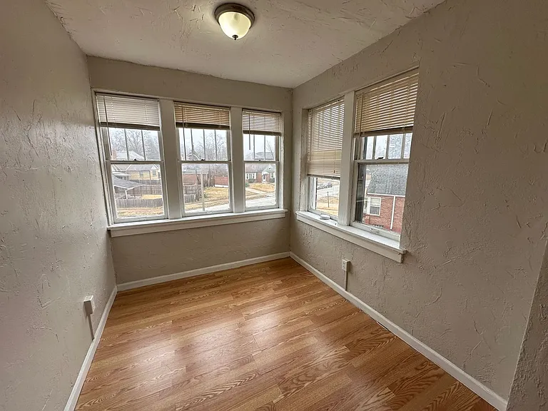 1195 Belrue Ave — Photo 2