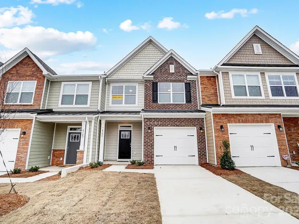 4153 Black Ct, Harrisburg, NC 28075