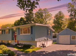 32 Highland Dr, Ledyard, CT 06339