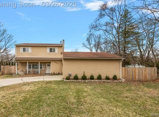 3570 Emmons Ave, Rochester Hills, MI 48307