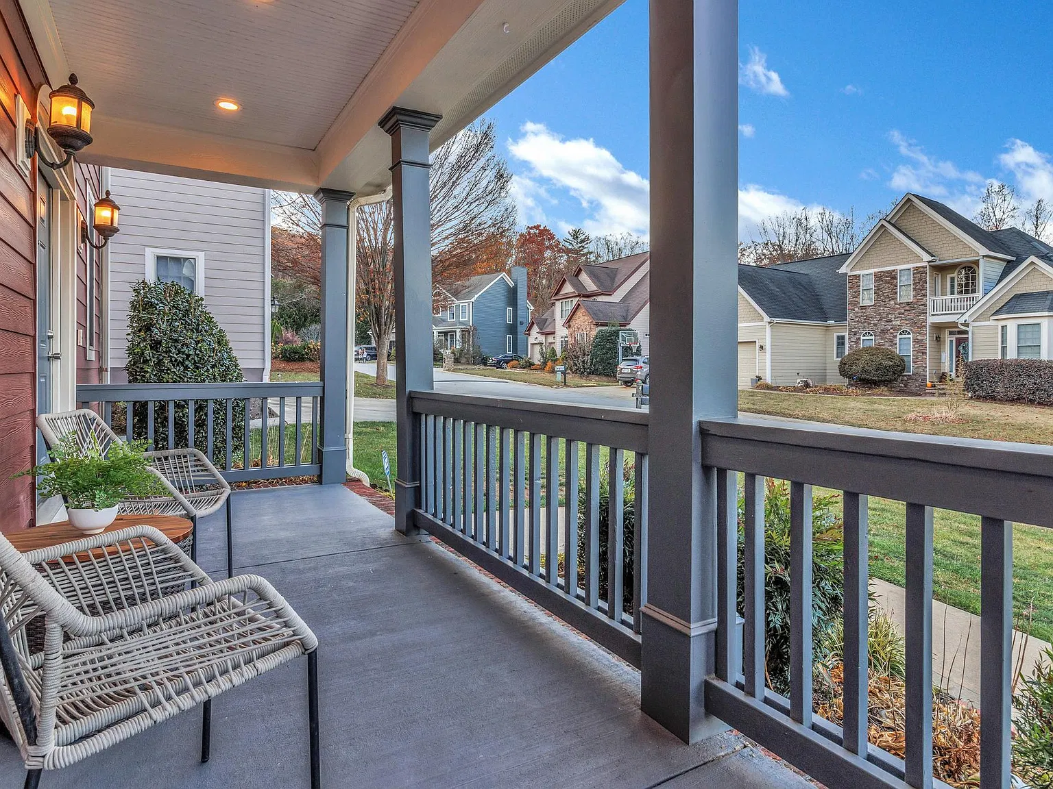 4 bed, 2.5 bath, 2854 sqft, $3,800 — Photo 2