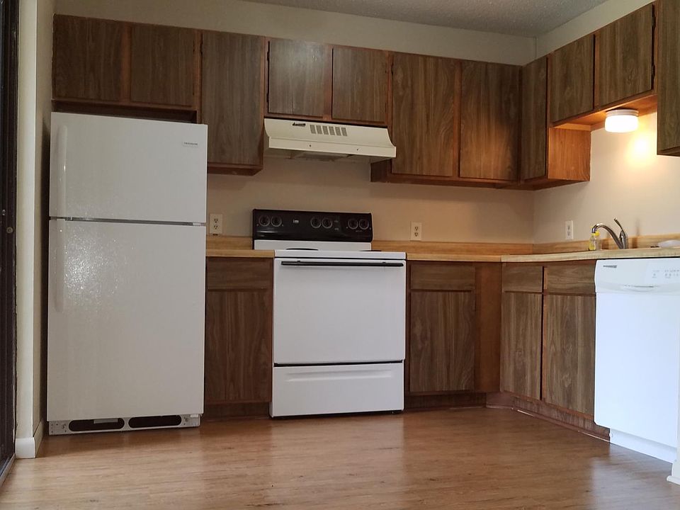 1st image of 1846 Fox Run Dr APT 4