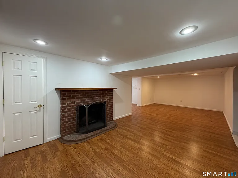 18 Hilltop View Rd — Photo 13
