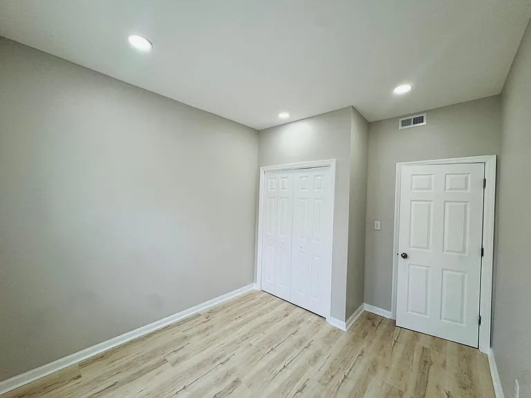 53-55 Henry St #57 — Photo 18
