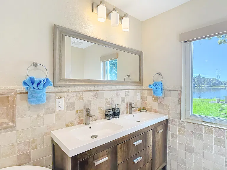 17208 Orangewood Dr — Photo 36