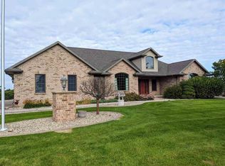 4025 Marquart Ln, Omro, WI 54963