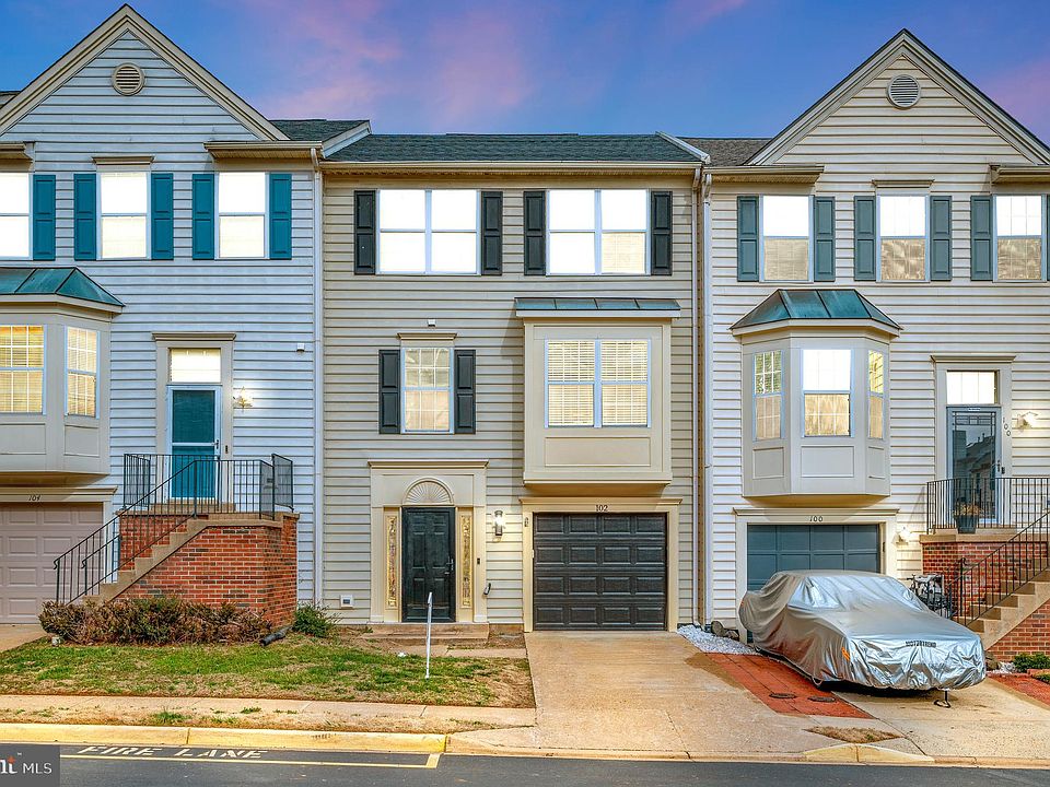 1st image of 102 Park Brook Ct