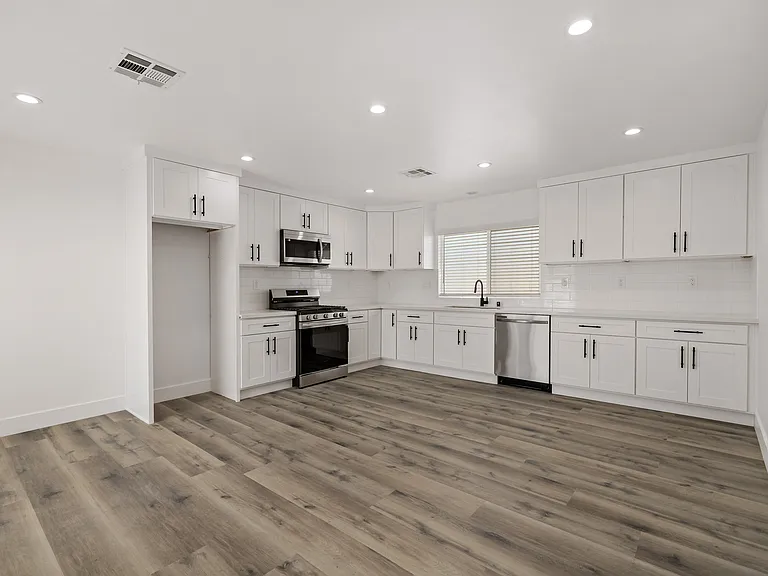 2729 Frankel St #1/2 — Photo 19
