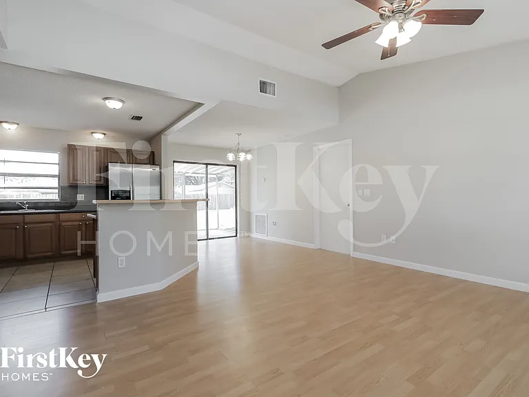 1180 Flintlock Ave SE — Photo 2