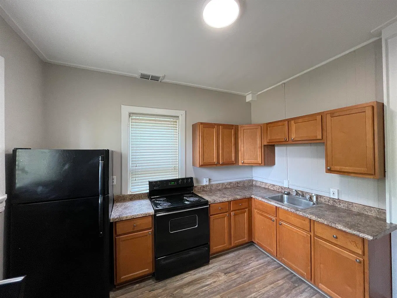2 bed, 1400 sqft, $995 — Photo 4
