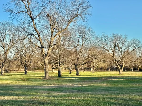 738 Cole St, Gainesville, TX 76240