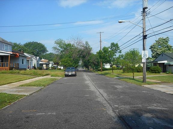 5th image of 12216 Emery Ave