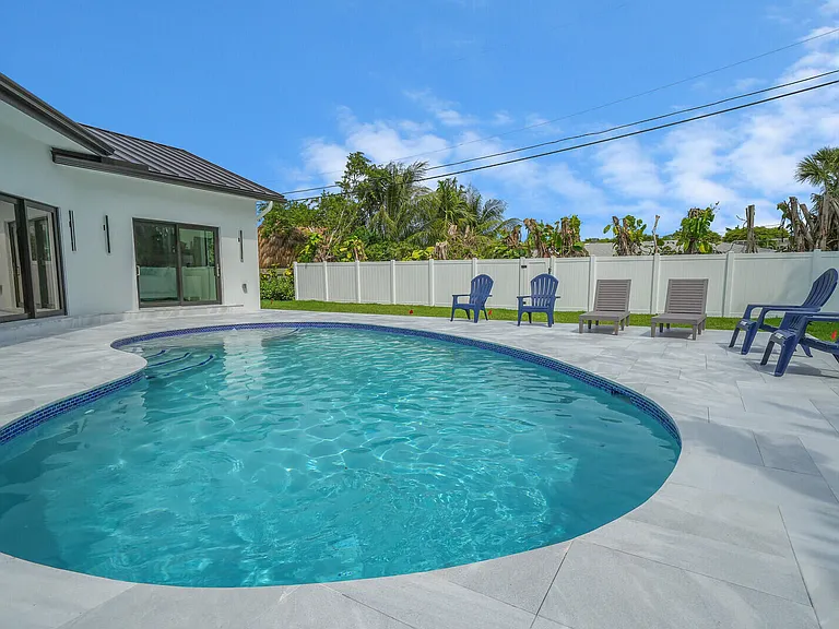 1248 N Harbor Dr — Photo 44