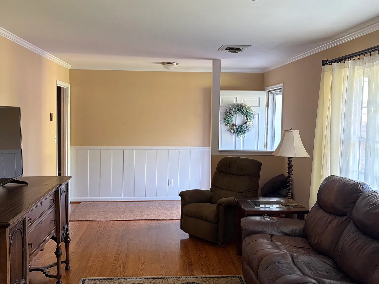 3 bed, 2048 sqft, $2,450 — Photo 3