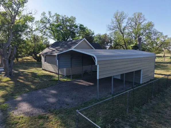 715 29th St, Wilson, KS 67490
