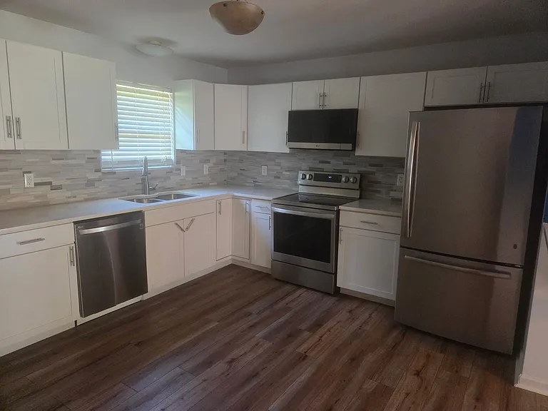 2824 Delrose Dr — Photo 7