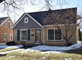 7715 Livingston Ave, Wauwatosa, WI 53213