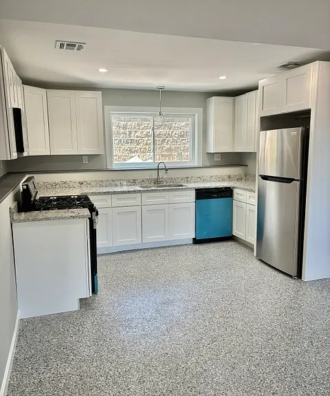 73 King St #2 — Photo 4