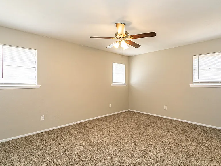 812 Stratford Dr — Photo 22