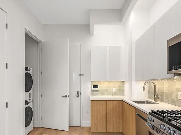 5th image of 58 Vanderbilt Ave #8P