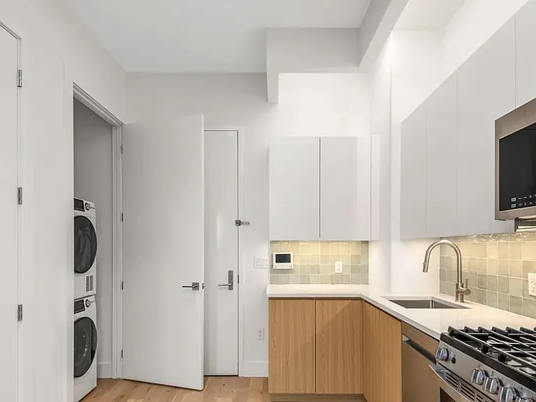58 Vanderbilt Ave #6N — Photo 4