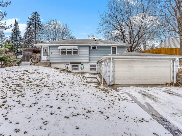 699 Belmont Ln W, Roseville, MN 55113