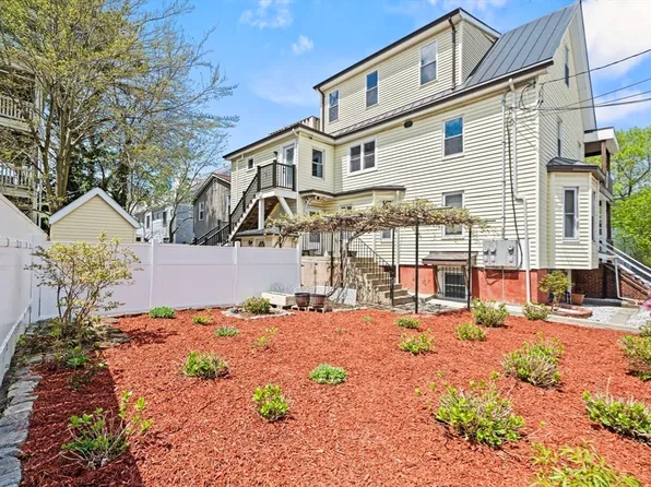 29 Hanson St #1, Somerville, MA 02143
