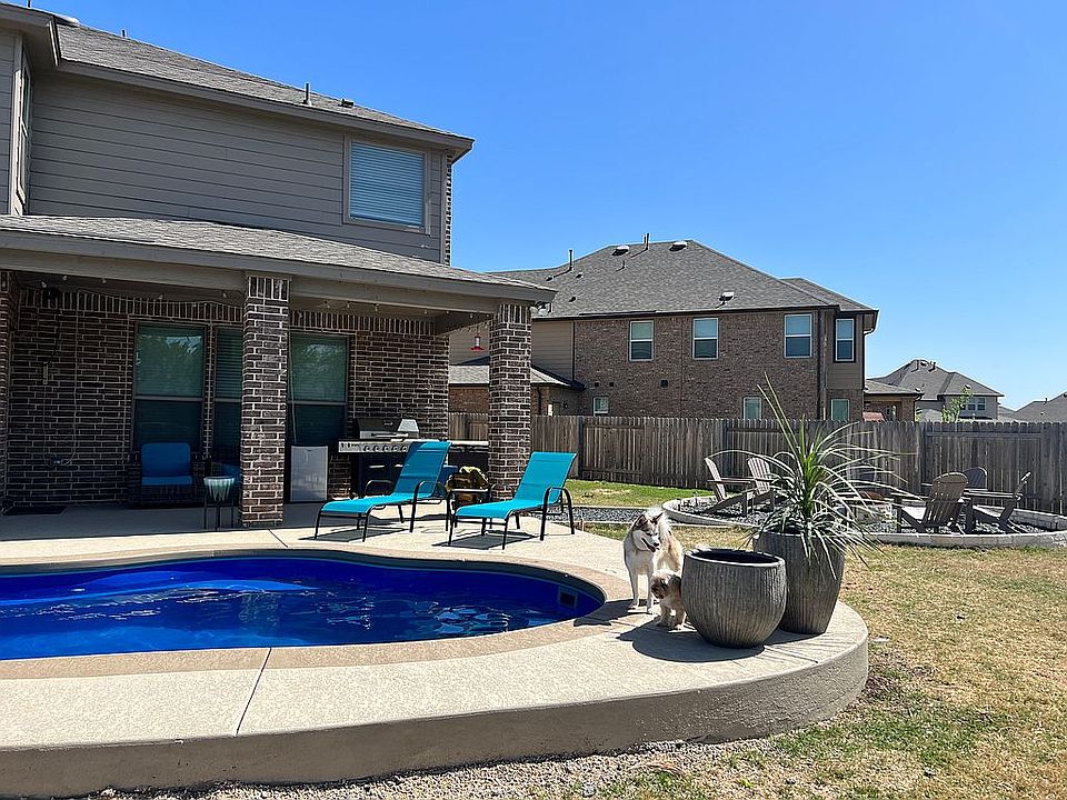 2nd image of 1225 Euless Ln