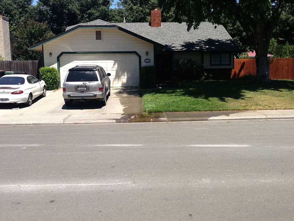 2nd image of 1504 Gilbert Ln
