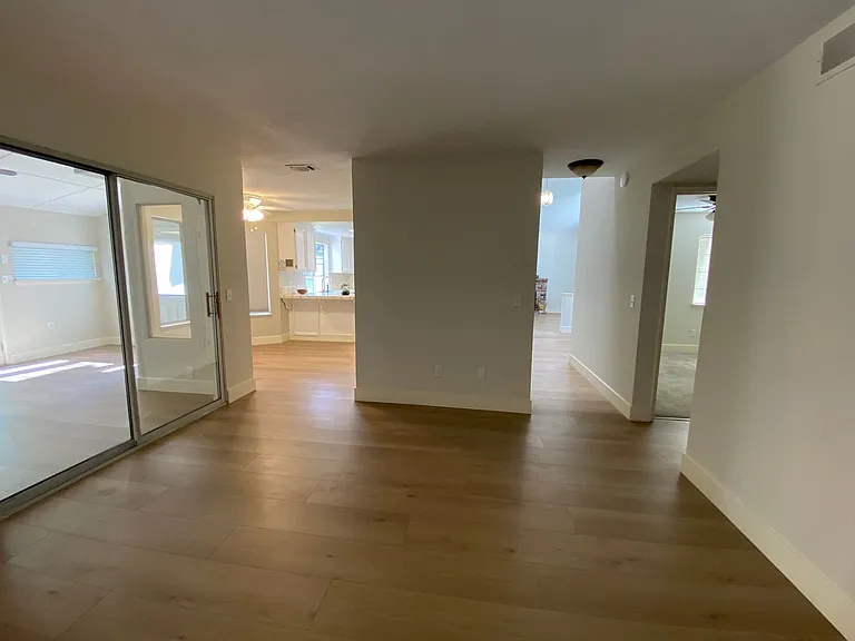 8524 Oak Harbour Ct — Photo 9