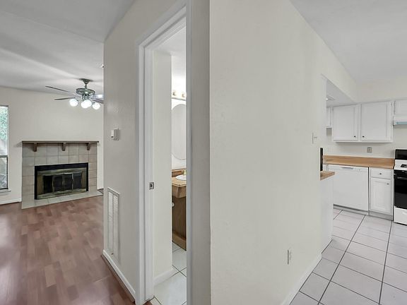 4th image of 26 Willowwood Cir