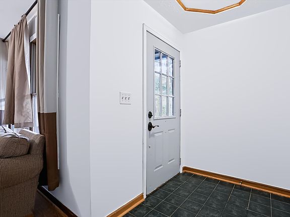 3rd image of 8265 S Metzel Ln