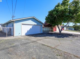 1125 Augustine Ave, Coos Bay, OR 97420