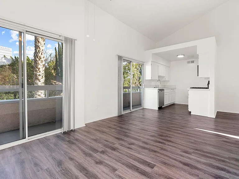 4725 Orion Ave #211 — Photo 5