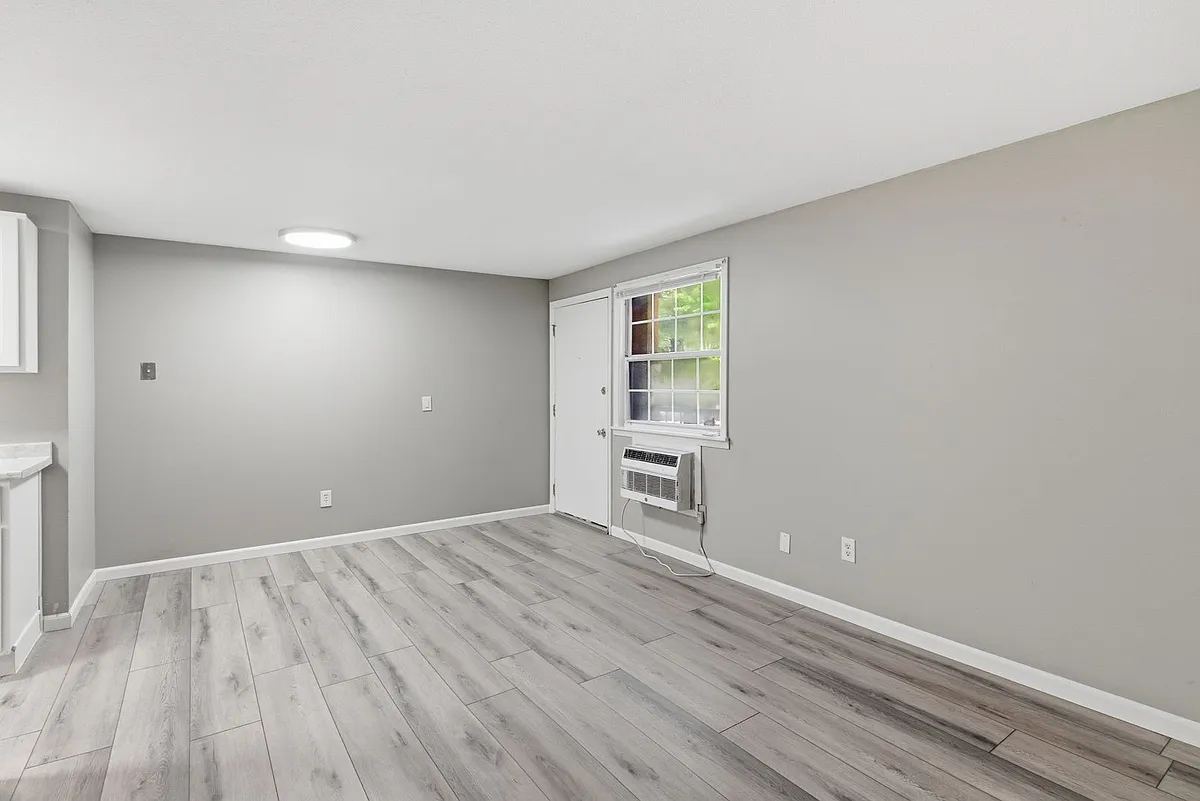 Building Photo - 608 Westfield St