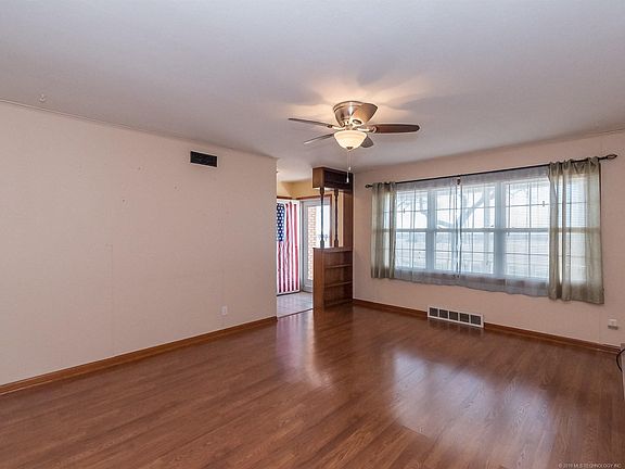 3rd image of 1316 W Davis Dr