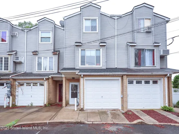 22 Girard St, Staten Island, NY 10307