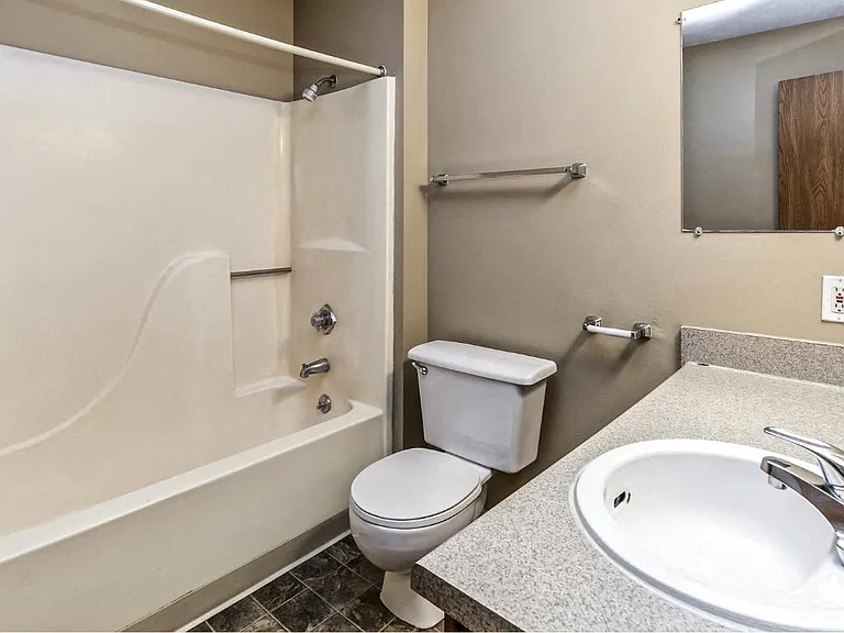 Maple View Apartments — Photo 16