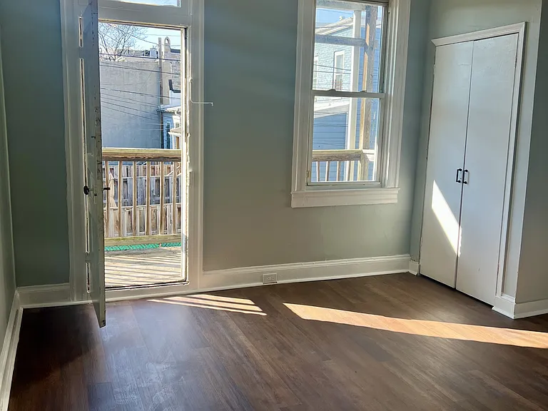 440 N Luzerne Ave — Photo 23
