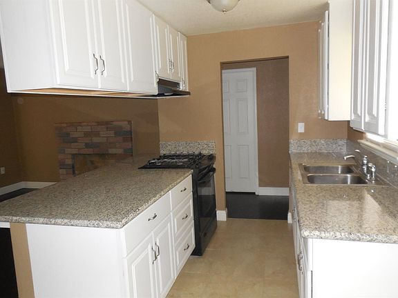 3rd image of 2428 W Dakota Ave