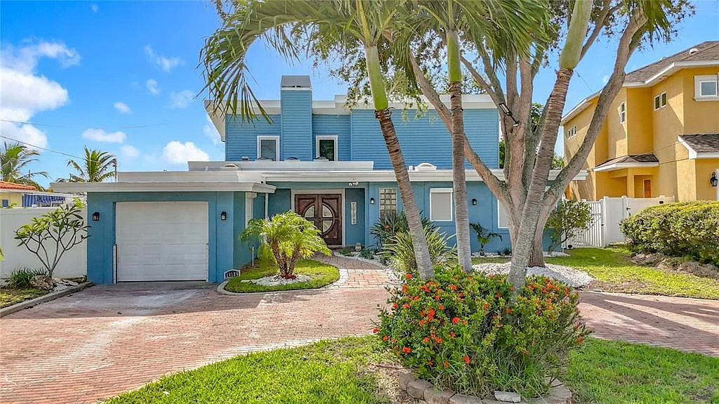 3 bed, 2.5 bath, 2189 sqft, $6,900 — Photo 3