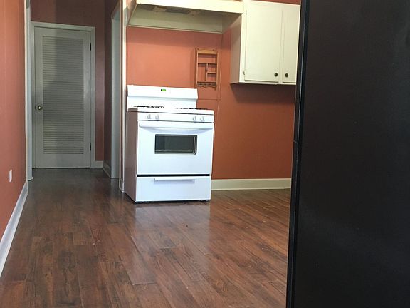 OPEN KITCHEN (stove not included)