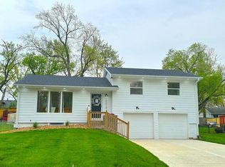 13015 Pennycross Rd, Lenexa, KS 66215