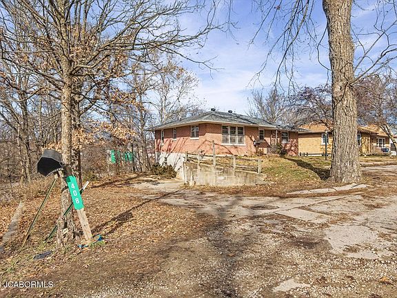 5th image of 804 Deeg St
