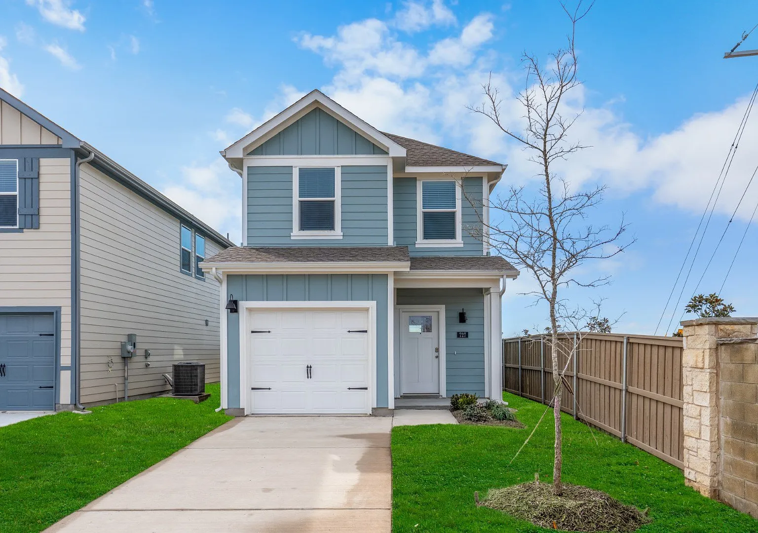 727 Cloverwood Dr — Photo 1