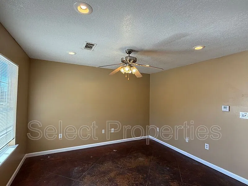 3 bed, 2.0 bath, 1000 sqft, $1,012 — Photo 3