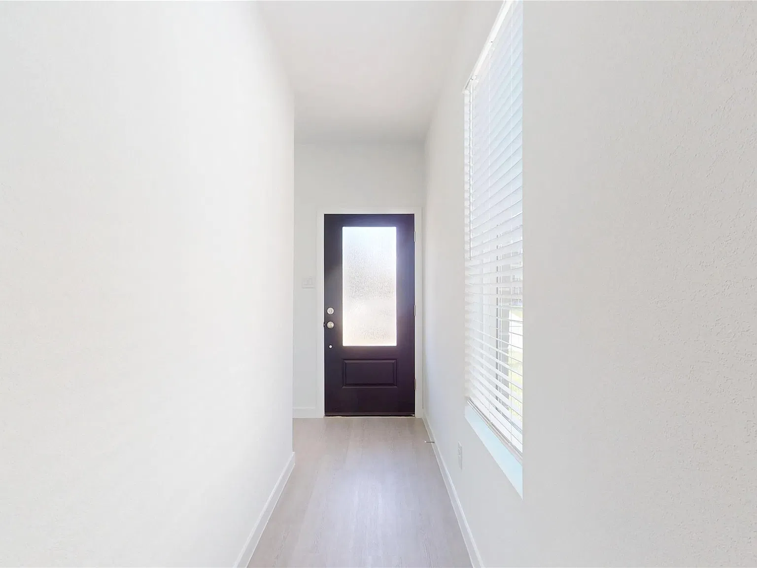 4 bed, 3.0 bath, 1868 sqft, $2,300 — Photo 4