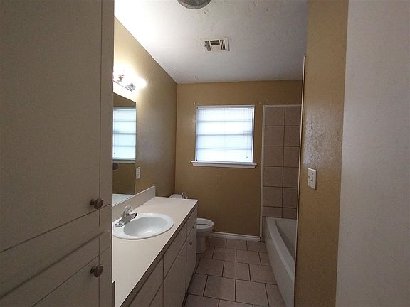 5th image of 6017 SW Atterbury Dr