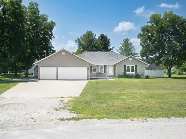 10337 E Kingwood Dr, Effingham, IL 62401