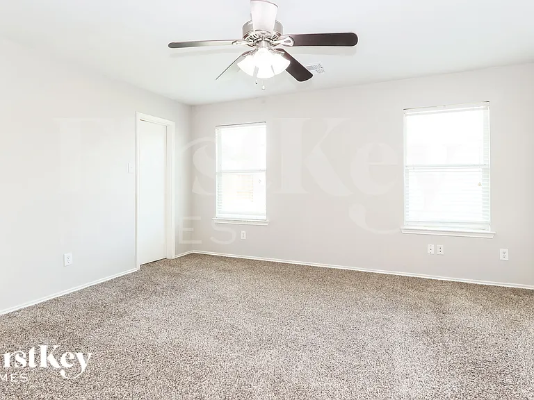 7919 Raven Creek Ln — Photo 10